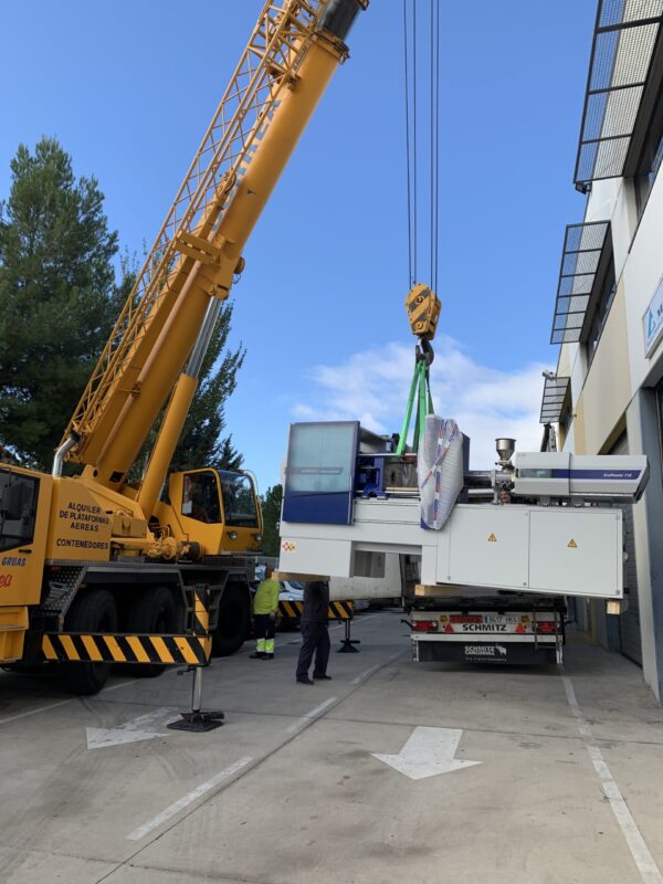 MRD incorpora una nueva maquina de inyección de plástico a su línea de producción